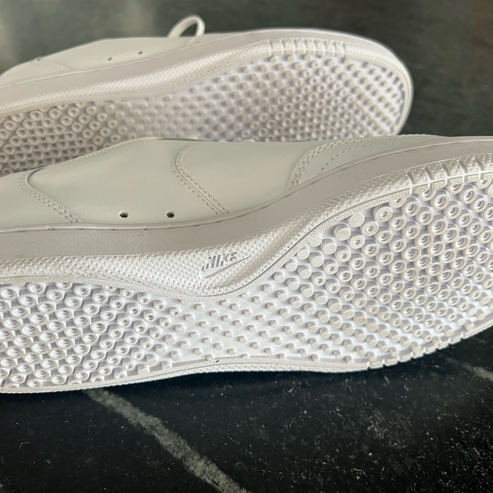 Nike women’s Tennis White and Black Sneakers - Picture 5 of 6
